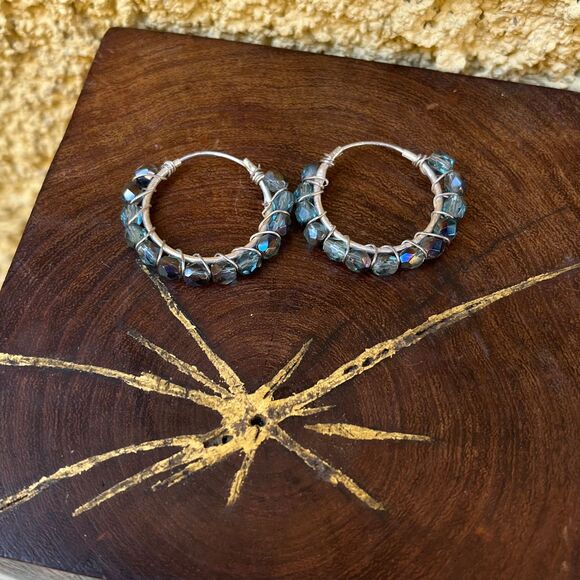 Vintage Hoop Earring in Sterling Silver with Aurora Borealis Beads - Picture 7 of 8